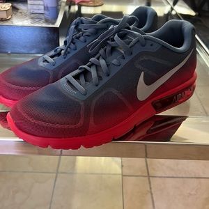 Nike Air Max, in good condition. Size 10